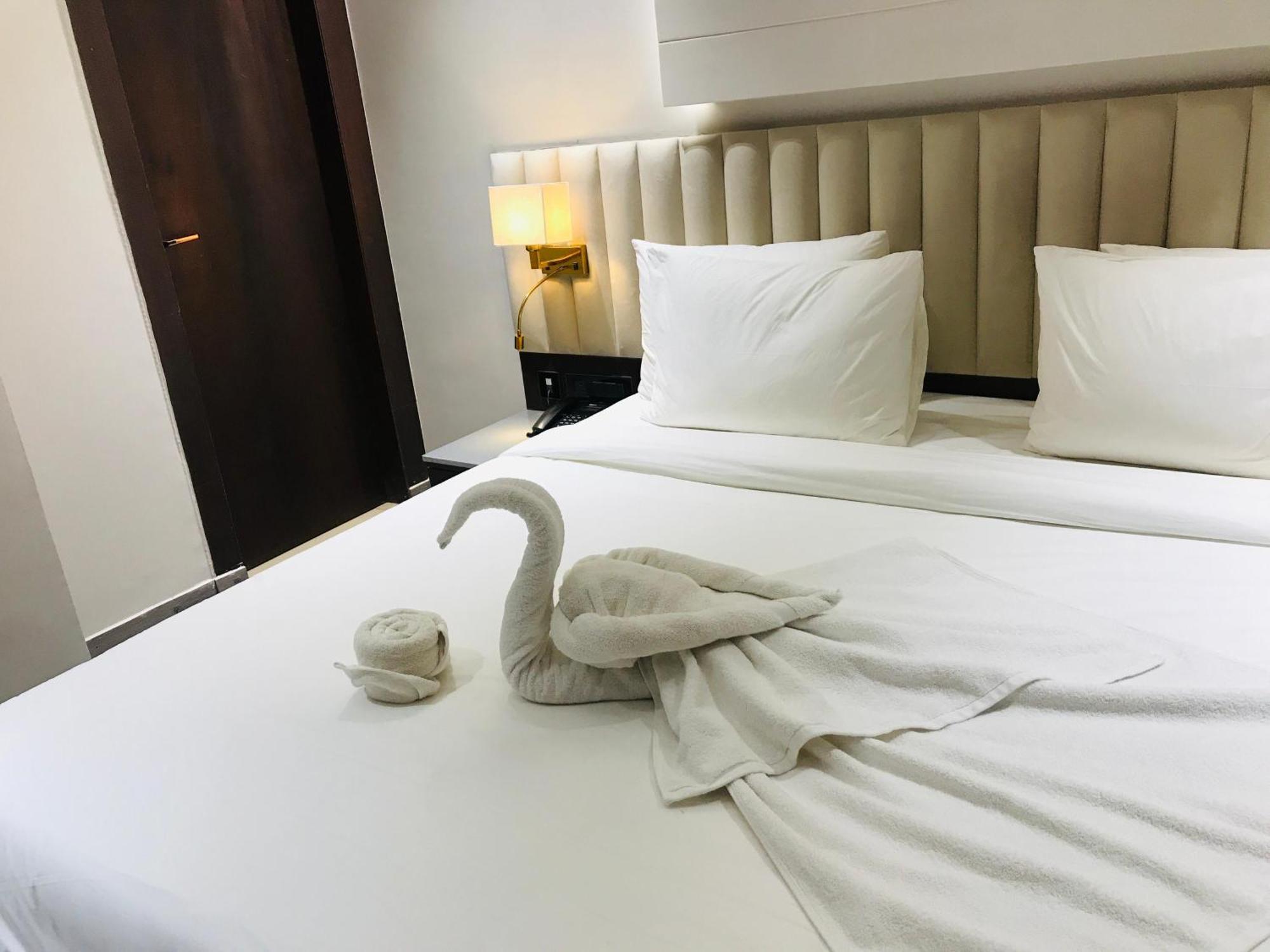 Hotel Midas Inn ماثورا المظهر الخارجي الصورة