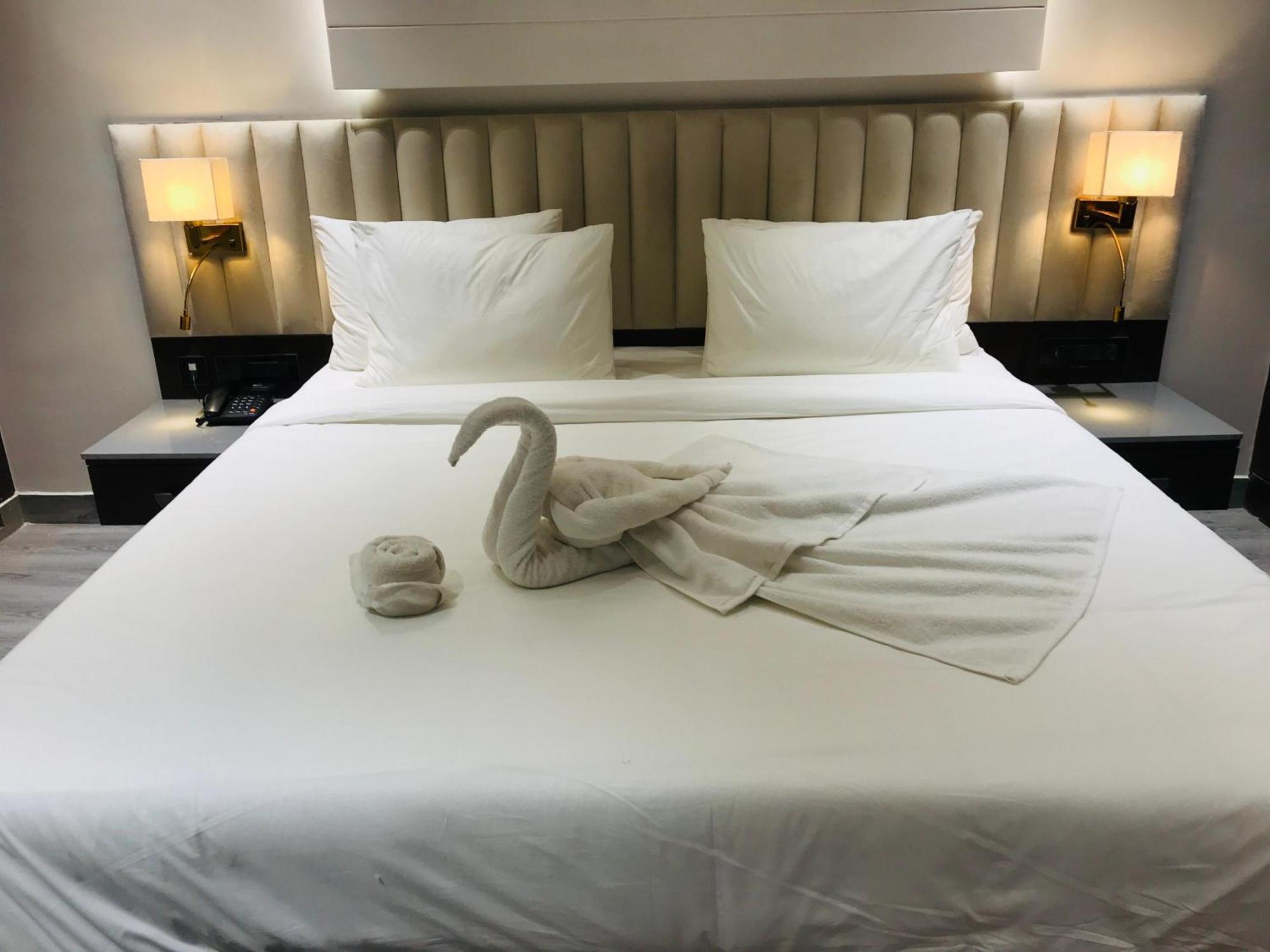 Hotel Midas Inn ماثورا المظهر الخارجي الصورة