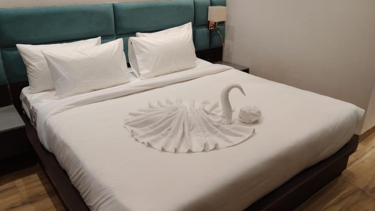 Hotel Midas Inn ماثورا المظهر الخارجي الصورة