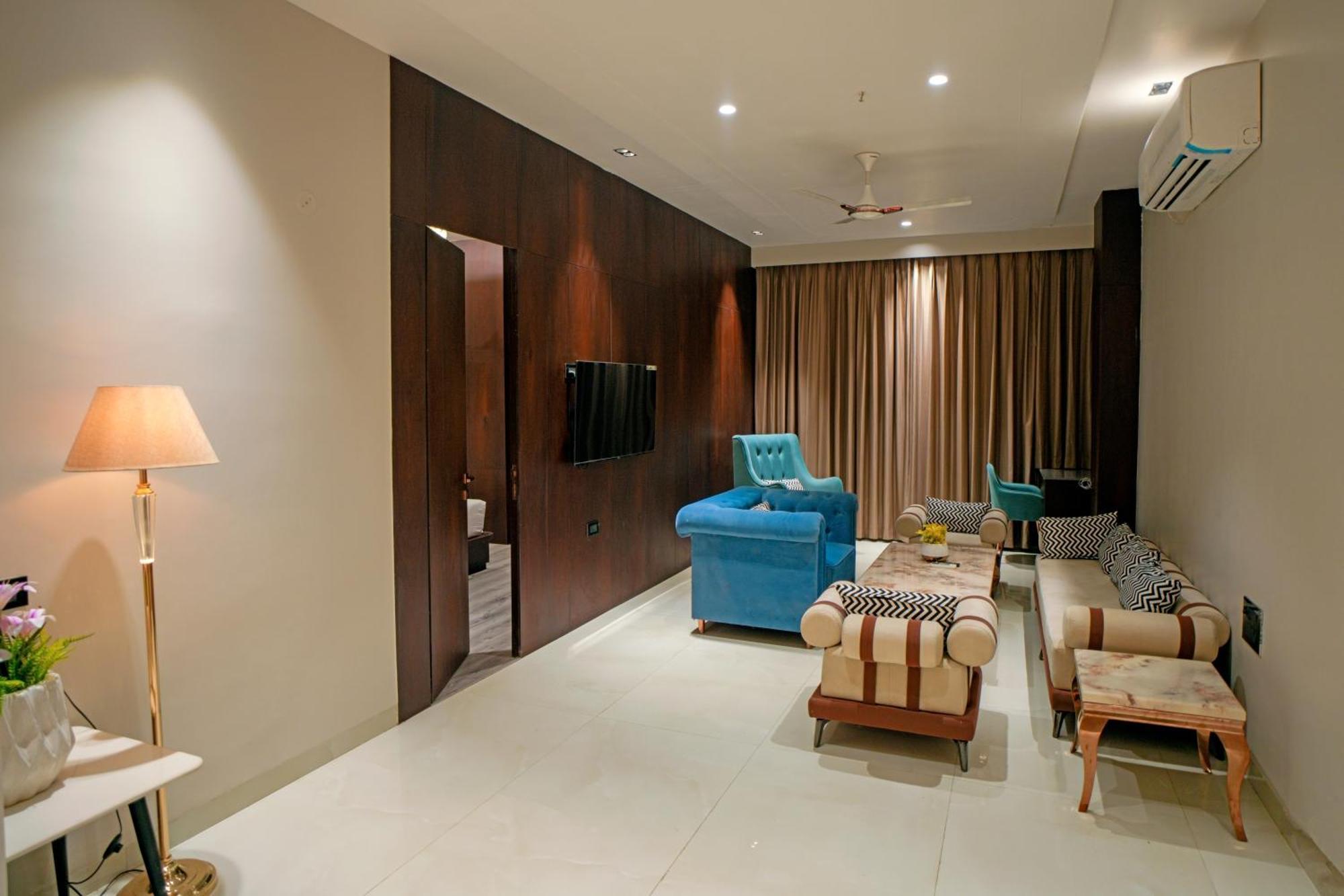 Hotel Midas Inn ماثورا المظهر الخارجي الصورة